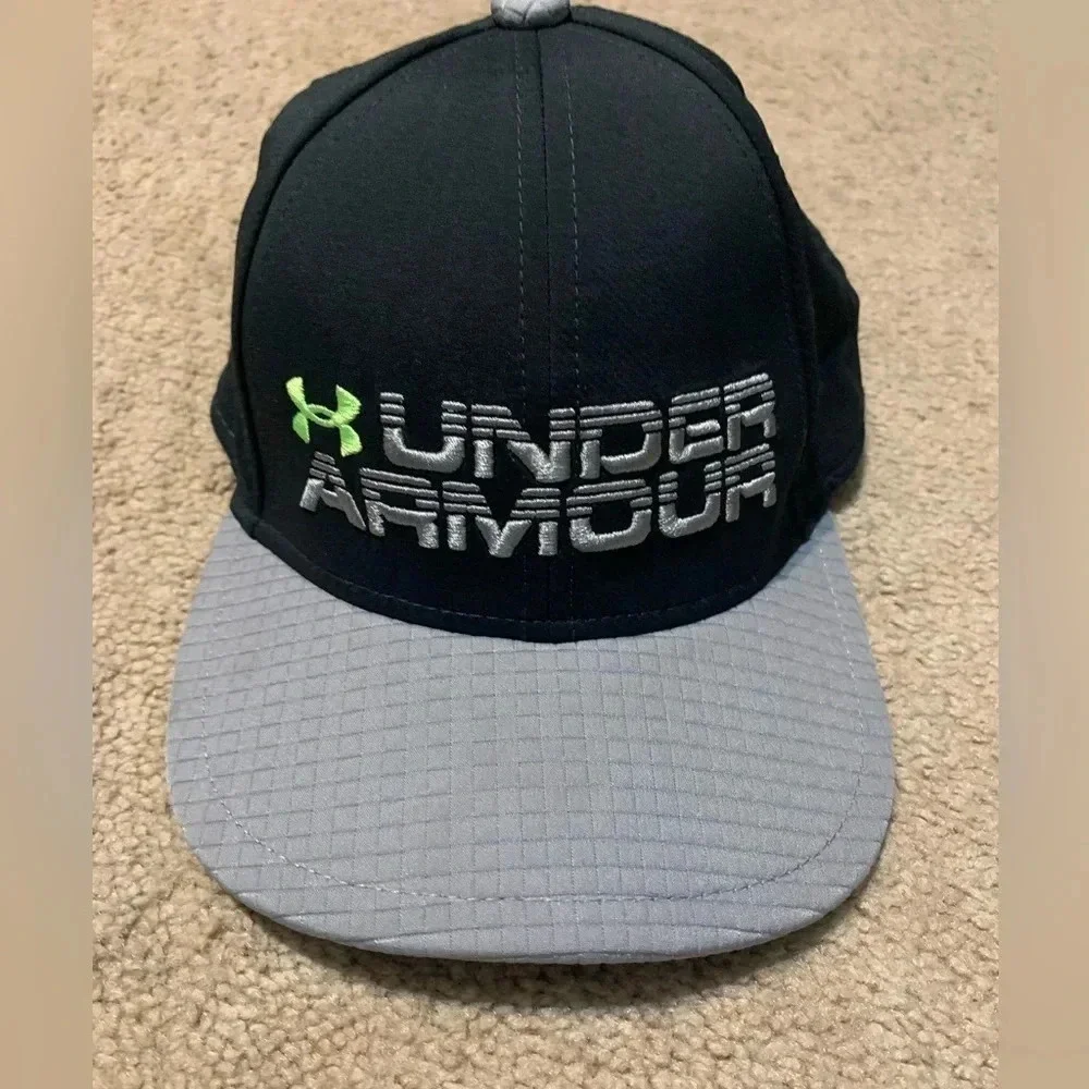 Under Armour Yourh Black/gray SnapBack hat
